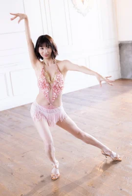 Saika Hattori 服部彩加, ヤンマガWeb 服部彩加が水著で競技ダンス