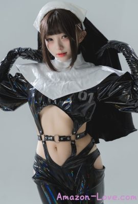 Cosplay 花铃 漆皮修女
