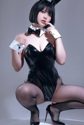 Cosplay 半半子 Bunny