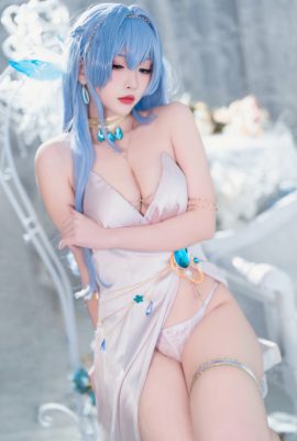 Cosplay 宮本桜 Nikke胜利女神 海伦娜礼服