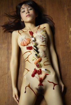 [美圖在線] 傳說中見過 卻沒有吃過的女體壽司視覺饗宴!