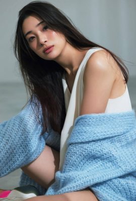 Rika Adachi 足立梨花, Shukan Bunshun 2022.12.22 (週刊文春 2023年12月22日号)