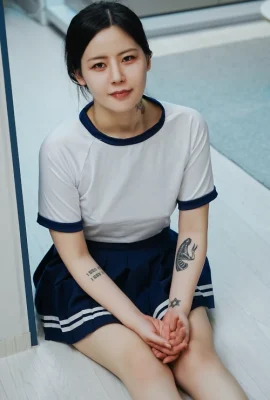 Choi Ri 최리, Photobook Vol.01 「Bloomers」 Set.01